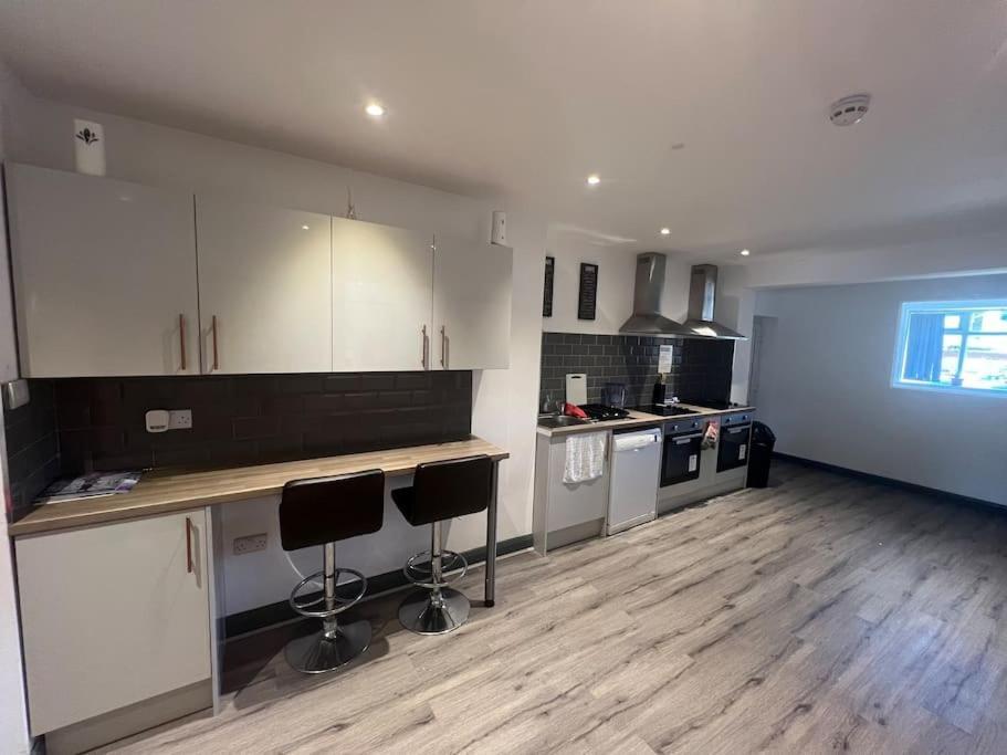 Newly Refurbished Studio, Great Location 8 Appart hôtel *