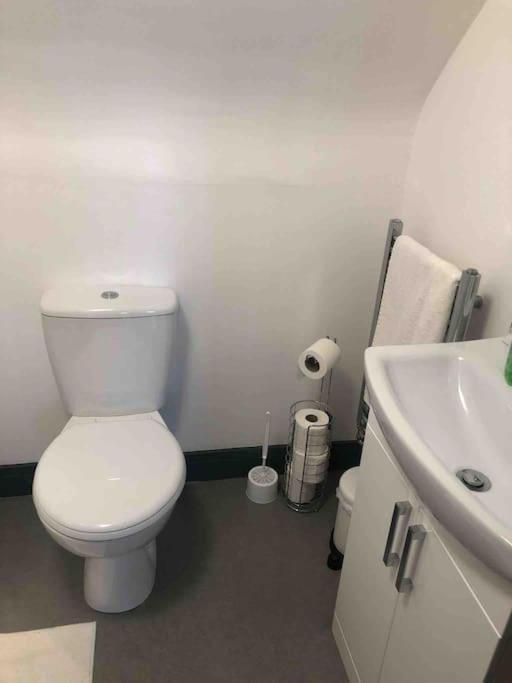 Newly Refurbished Studio, Great Location 8 Appart hôtel *